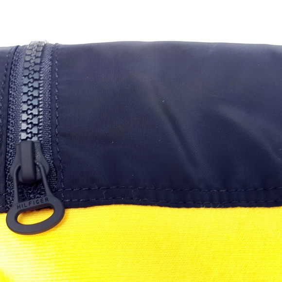 Tommy Hilfiger Crewneck W/ Pocket Lemon NWT LARGE - Picture 6 of 8